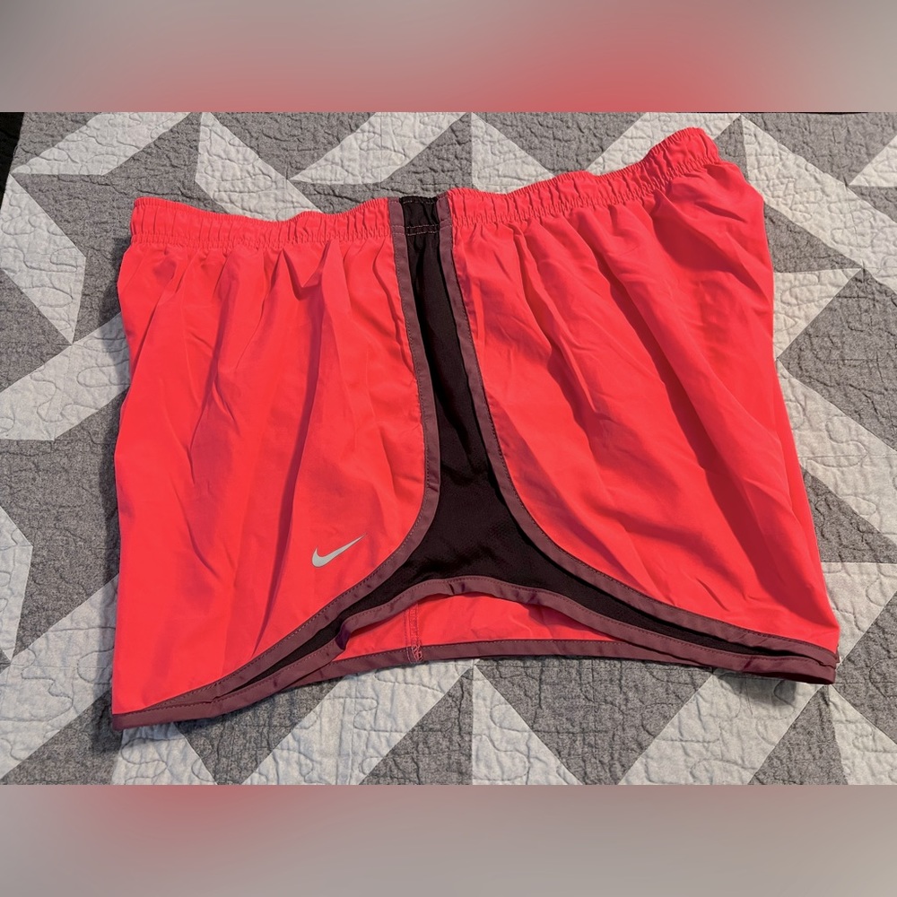 Nike Tempo Dri-Fit Shorts 2X Plus Pink